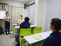 กล่าวต้อนรับพร้อมแนะนำวิทยากรและกิจกรรมฝึกอบรม