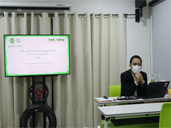 กล่าวต้อนรับพร้อมแนะนำวิทยากรและกิจกรรมฝึกอบรม