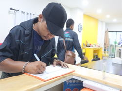 ลงทะเบียนรับเอกสารประกอบการฝึกอบรม		
