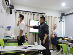 การทักทายและการนัดหมายที่สนามบิน