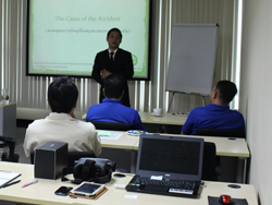 เทคนิคการขับรถอย่างปลอดภัยโดยอาจารย์อภิรัติ  คำสายพรม