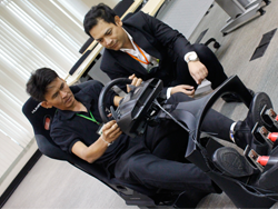 ฝึกการบังคับควบคุมพวงมาลัยที่ถูกวิธีด้วยเครื่อง Simulator