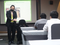 ลงทะเบียนทดสอบความรู้ก่อนและหลังการฝึกอบรม โดยอาจารย์อภิรัติ  คำสายพรม