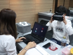 ประเมินการมองเห็นในภาวะแสงสลัวด้วยเครื่อง Vision Screening