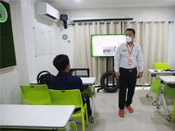 เทคนิคการขับรถเชิงป้องกันอุบัติเหตุ โดยอาจารย์อภิรัติ  คำสายพรม