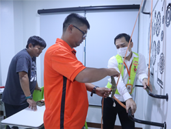 ความปลอดภัยในการผูกรัดสินค้าด้วยสายรัด
