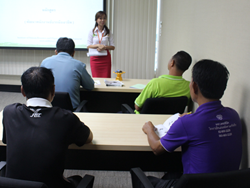 กล่าวต้อนรับพร้อมแนะนำกิจกรรมฝึกอบรม และวิทยากร