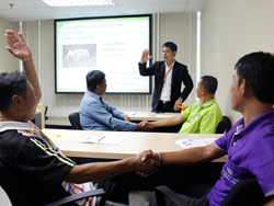 การเป็นพนักงานขับรถมืออาชีพโดยอาจารย์อภิรัติ คำสายพรม