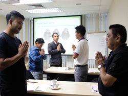 การทำความเคารพทักทายผู้รับบริการ