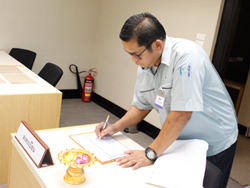 ลงทะเบียนรับเอกสารประกอบการฝึกอบรม