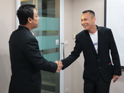 มารยาท และการทักทายกับลูกค้าชาวต่างชาติ