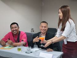 กลยุทธการพัฒนาคุณภาพและมาตรฐานงานบริการ