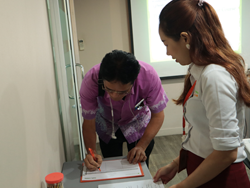 ลงทะเบียนรับเอกสารประกอบการฝึกอบรม
