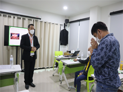 เทคนิคการทำความเคารพทักทายผู้รับบริการ