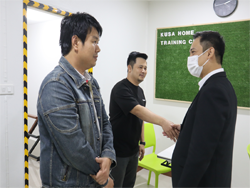 เทคนิคการทำความเคารพทักทายผู้รับบริการ