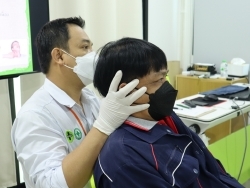 การให้ความช่วยเหลือผู้ที่ติดคาอยู่ในรถ