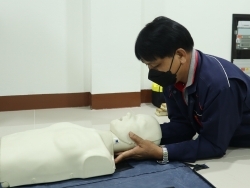 การให้ความช่วยเหลือผู้ได้รับบาดเจ็บที่พื้นถนน