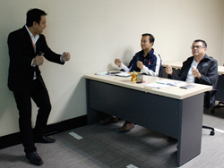 เทคนิคการขับรถอข่างปลอดภัยโดยอาจารย์อภิรัติ  คำสายพรม