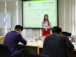 กล่าวต้อนรับพร้อมแนะนำวิทยากร สถานที่ และหลักปฏิบัติความปลอดภัย และกิจกรรมฝึกอบรม