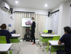 การตรวจสอบความปลอดภัยรอบตัวรถด้วยกระบวนการ KYT