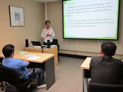 กล่าวต้อนรับผู้เข้ารับการฝึกอบรม  พร้อมแนะนำสถาบันฯ