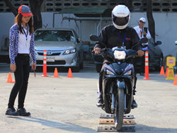 ฝึกและทดสอบทักษะการทรงตัวในทางขรุขระ
