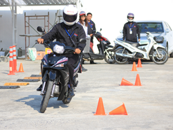 ฝึกและทดสอบทักษะการขับในลักษณะซิกแซก Slalom
