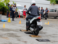 ฝึก และทดสอบทักษะการทรงตัวบนทางขรุขระ