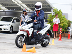 การฝึก และการทดสอบทักษะการขับขี่แบบ Slalom