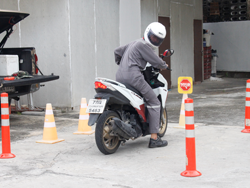 การตรวจสอบความปลอดภัย โดยการมองข้ามไหล่