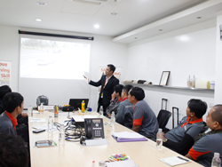 เทคนิคการขับขี่รถจักรยานยนต์เชิงป้องกันอุบัติเหตุ Defensive Driving Technique โดยอาจารย์อภิรัติ  คำสายพรม