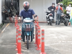 ฝึก และประเมินทักษะการขับขี่ในทางแคบ		