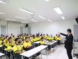 เทคนิคการขับรถเชิงป้องกันอุบัติเหตุ โดยอาจารย์อภิรัติ  คำสายพรม