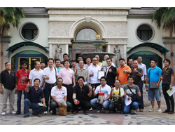 ถ่ายภาพร่วมกันเป็นที่ระลึก