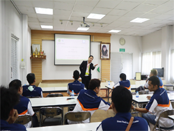 การสื่อสาร และการปฏิบัติงานตามคำสั่งอย่างมืออาชีพ 