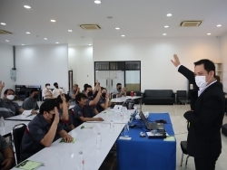 เทคนิคการขับขี่เชิงป้องกันอุบัติเหตุ โดยอาจารย์อภิรัติ  คำสายพรม	
