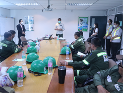 ผู้บริหารกล่าวทักทายพร้อมเน้นย้ำมาตรฐานความปลอดภัย