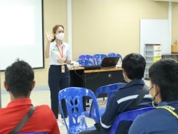 กล่าวต้อนรับพร้อมแนะนำวิทยากรและกิจกรรมฝึกอบรม