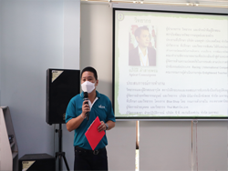ผู้บริหารกล่าวทักทายพร้อมเน้นย้ำมาตรฐานความปลอดภัยขององค์กร