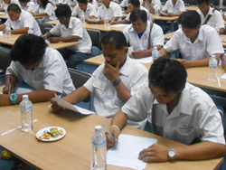 ทำข้อสอบกันอย่างขมักขเม้น