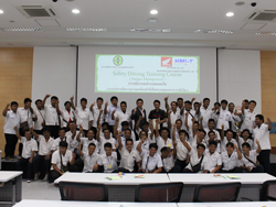 ถ่ายภาพร่วมกันเป็นที่ระลึก