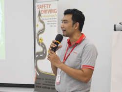 ผู้แทน Honda กล่าวต้อนรับพร้อมแนะนำวิทยากร และกิจกรรมฝึกอบรม