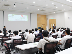 ผู้แทน Honda กล่าวขอบคุณพร้อมปิดการฝึกอบรม