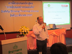 ทักทายผู้เข้าอบรม พร้อมกล่าวเปิดกิจกรรมฝึกอบรมโดยผู้บริหารระดับสูง