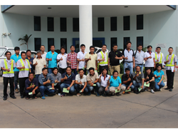 ถ่ายภาพร่วมกันเป็นที่ระลึก