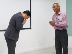 มารยาท และการทำความเคารพทักทายผู้รับบริการ