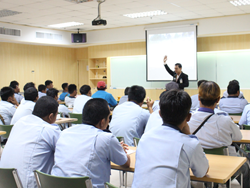 เทคนิคการขับรถบัส และรถโดยสารเชิงป้องกันอุบัติเหตุ Defensive Driving for Bus and Coach โดยอาจารย์อภิรัติ  คำสายพรม