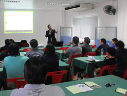 เทคนิคการขับรถเชิงป้องกันอุบัติเหตุ Defensive Driving Technique โดยอาจารย์อภิรัติ  คำสายพรม