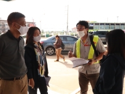 ครูฝึกประจำรถให้คำแนะนำเพิ่มเติมรายบุคคล