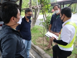 ครูฝึกประจำรถให้คำแนะนำเพิ่มเติมรายบุคคล